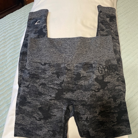 Gymshark Adapt Camo Seamless Leggings 25” inseam Grey Black Size Medium - Picture 2 of 5